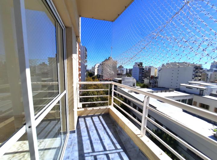 (AP/PROF) Piso alto -M/Lum - Balcón (FLORES) 1