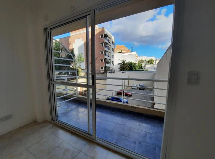 (AP/PROF) 43 m2 - Cocina separada - Balcón (FLORES) 1
