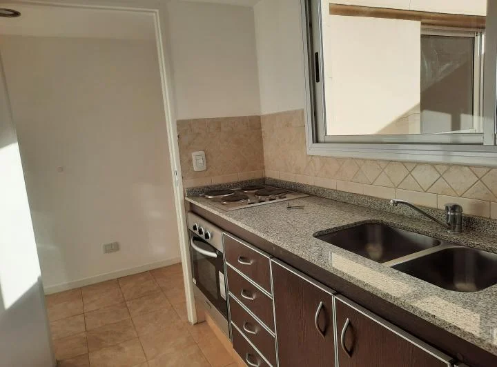 (AP/PROF) 43 m2 - Cocina separada - Balcón (FLORES) 2
