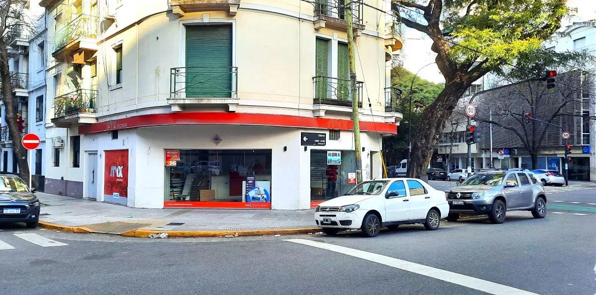 4 VIDRIERAS en 3 CALLES (5 ESQUINAS) 1