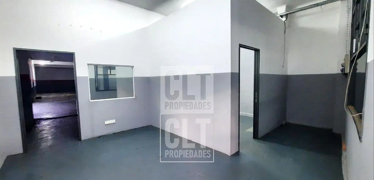 DEPOSITO/TALLER a 150 m de Av. Rivadavia 8100 (FLORESTA) 1