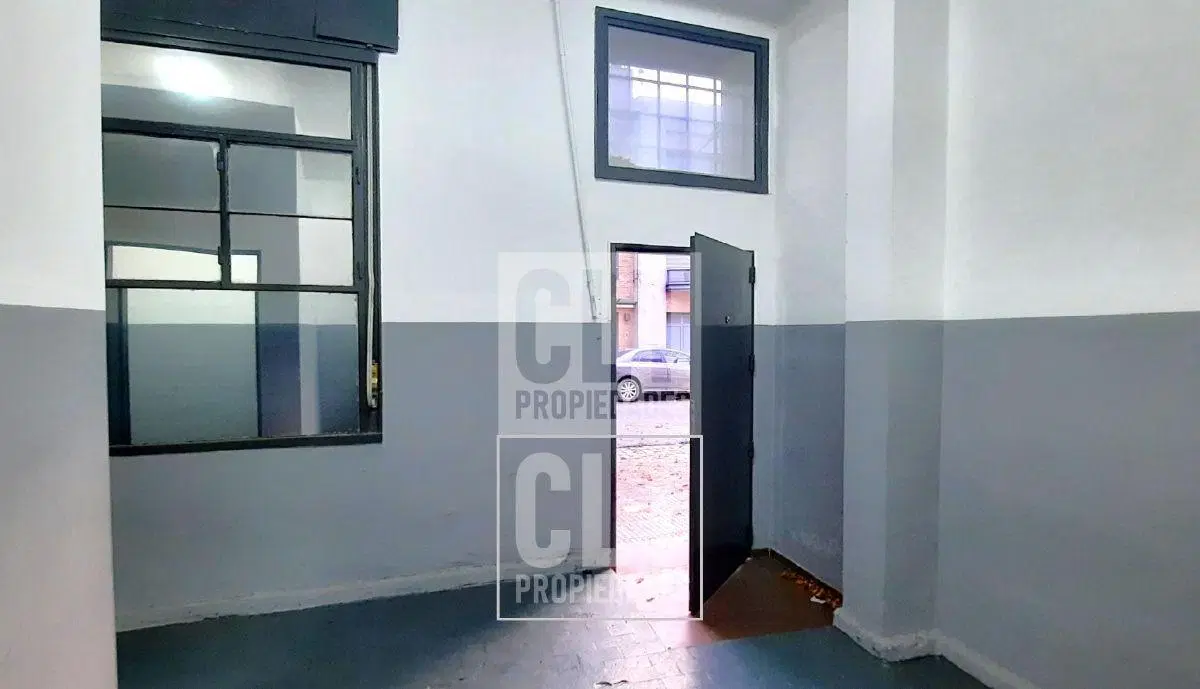 DEPOSITO/TALLER a 150 m de Av. Rivadavia 8100 (FLORESTA) 3