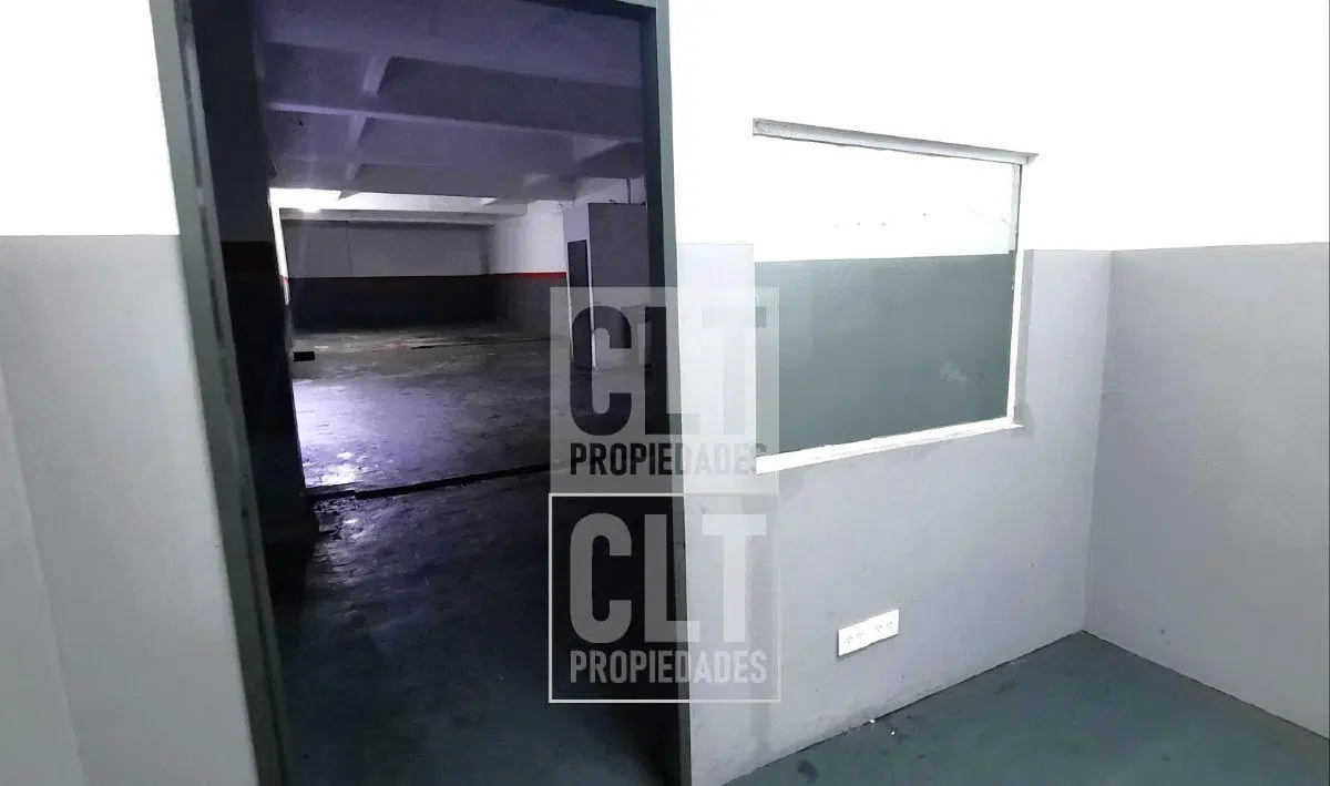 DEPOSITO/TALLER a 150 m de Av. Rivadavia 8100 (FLORESTA) 2