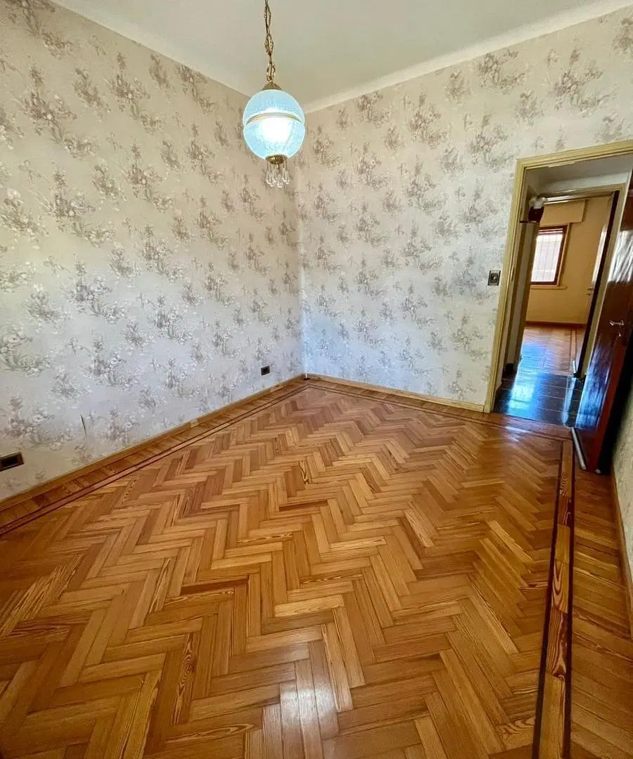 Excelente casa multifamiliar en Parque Avellaneda. 5