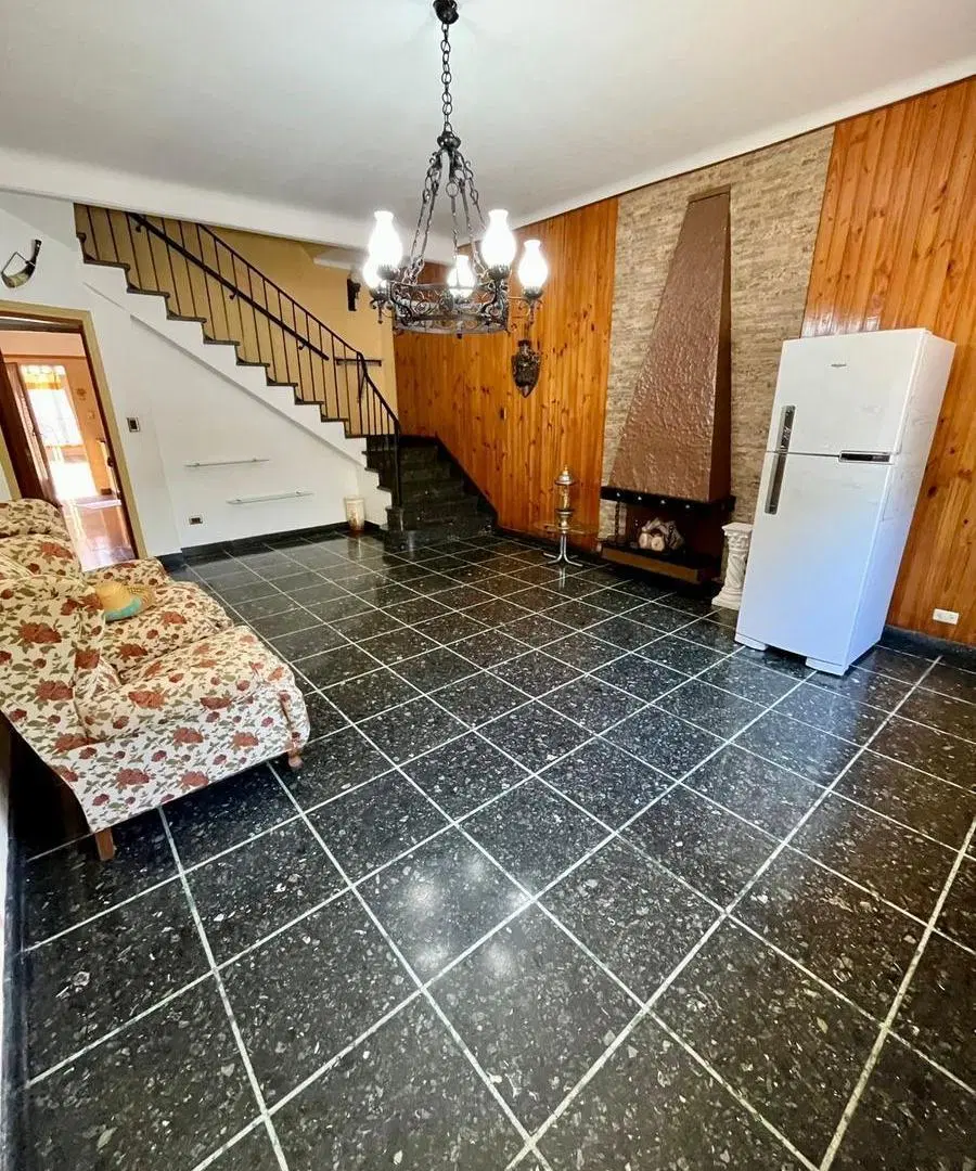 Excelente casa multifamiliar en Parque Avellaneda. 2