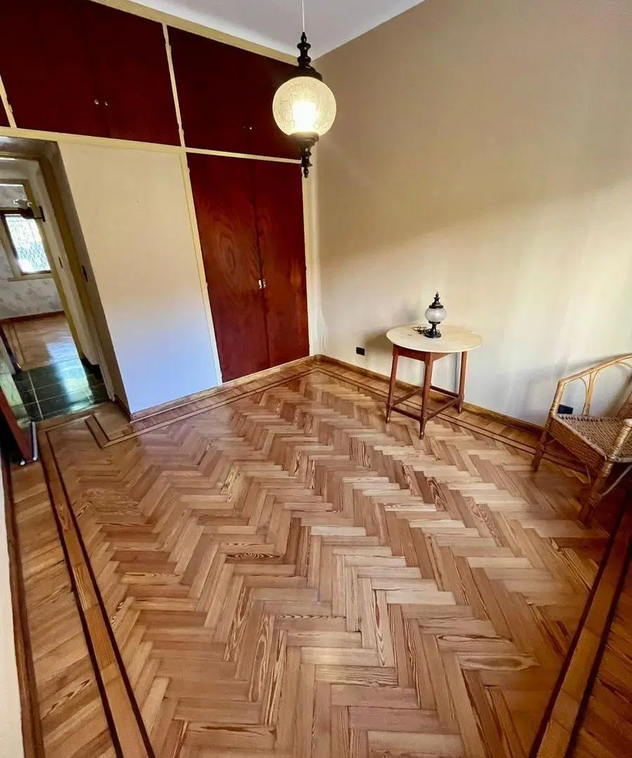 Excelente casa multifamiliar en Parque Avellaneda. 5