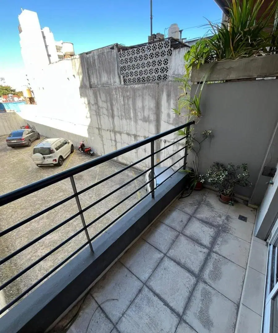 Departamento Monoambiente con balcon y cochera optativa en Flores 4