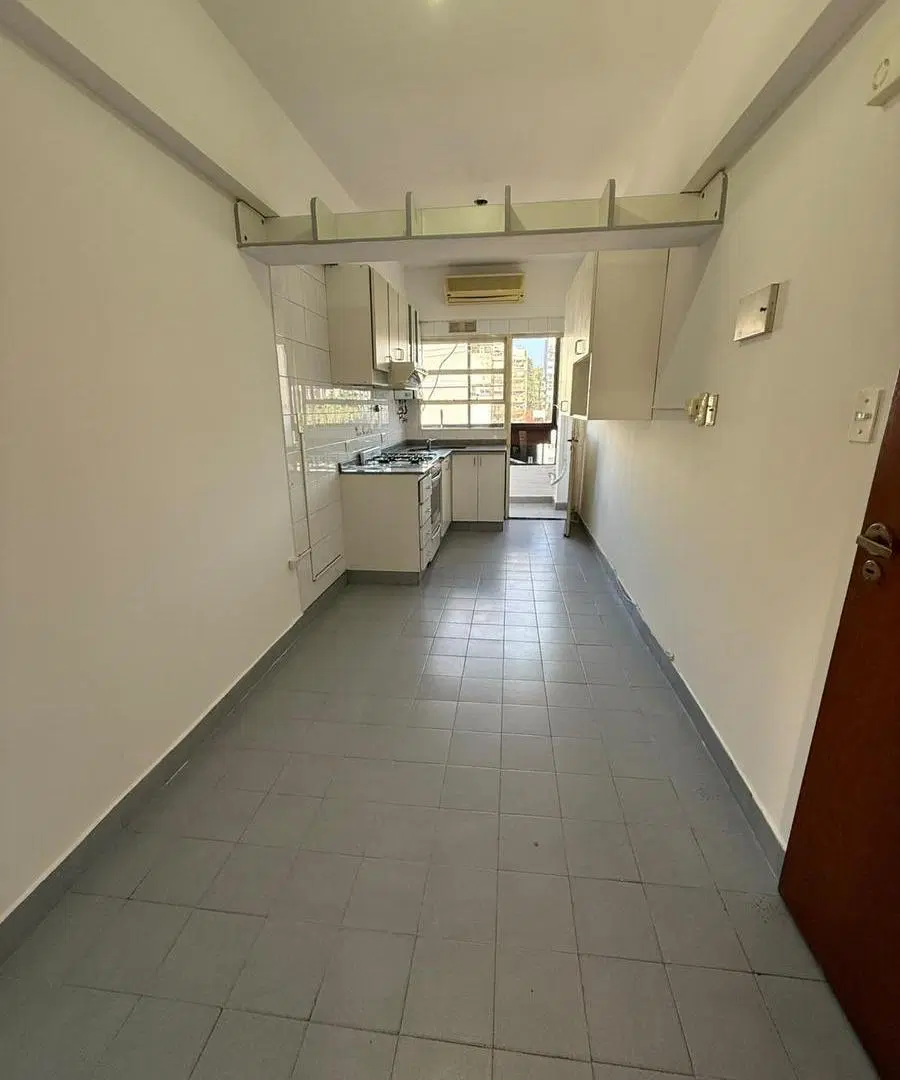 Departamento de 3 ambientes con doble balcon en el barrio de Flores 5