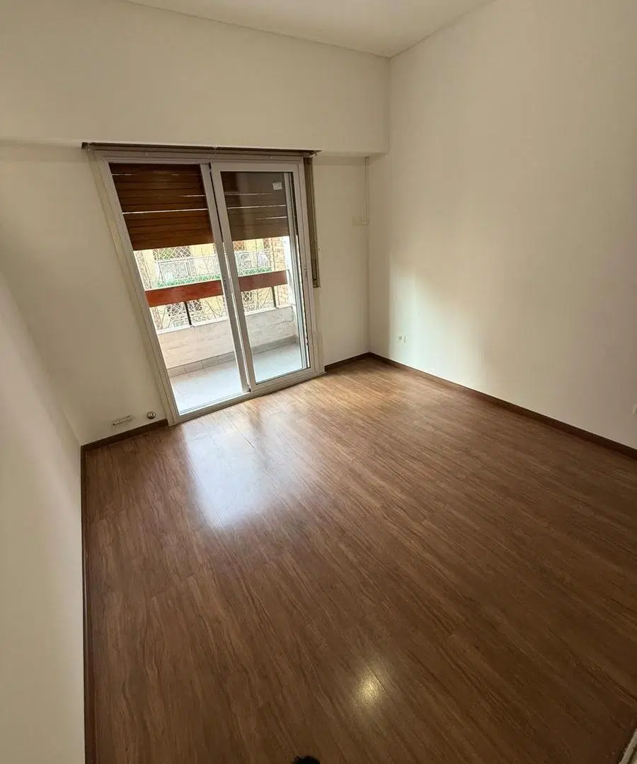Departamento de 3 ambientes con doble balcon en el barrio de Flores 3