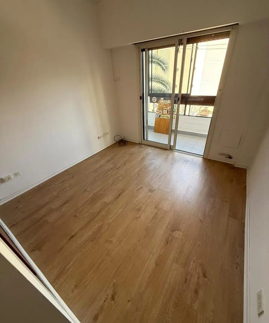 Departamento de 3 ambientes con doble balcon en el barrio de Flores 2