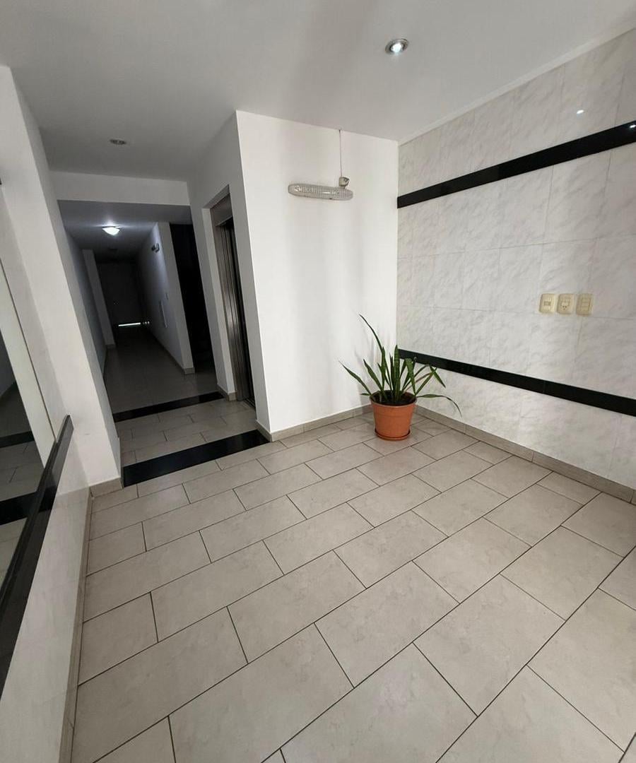 Departamento semipiso de 3 ambientes con cochera en Flores