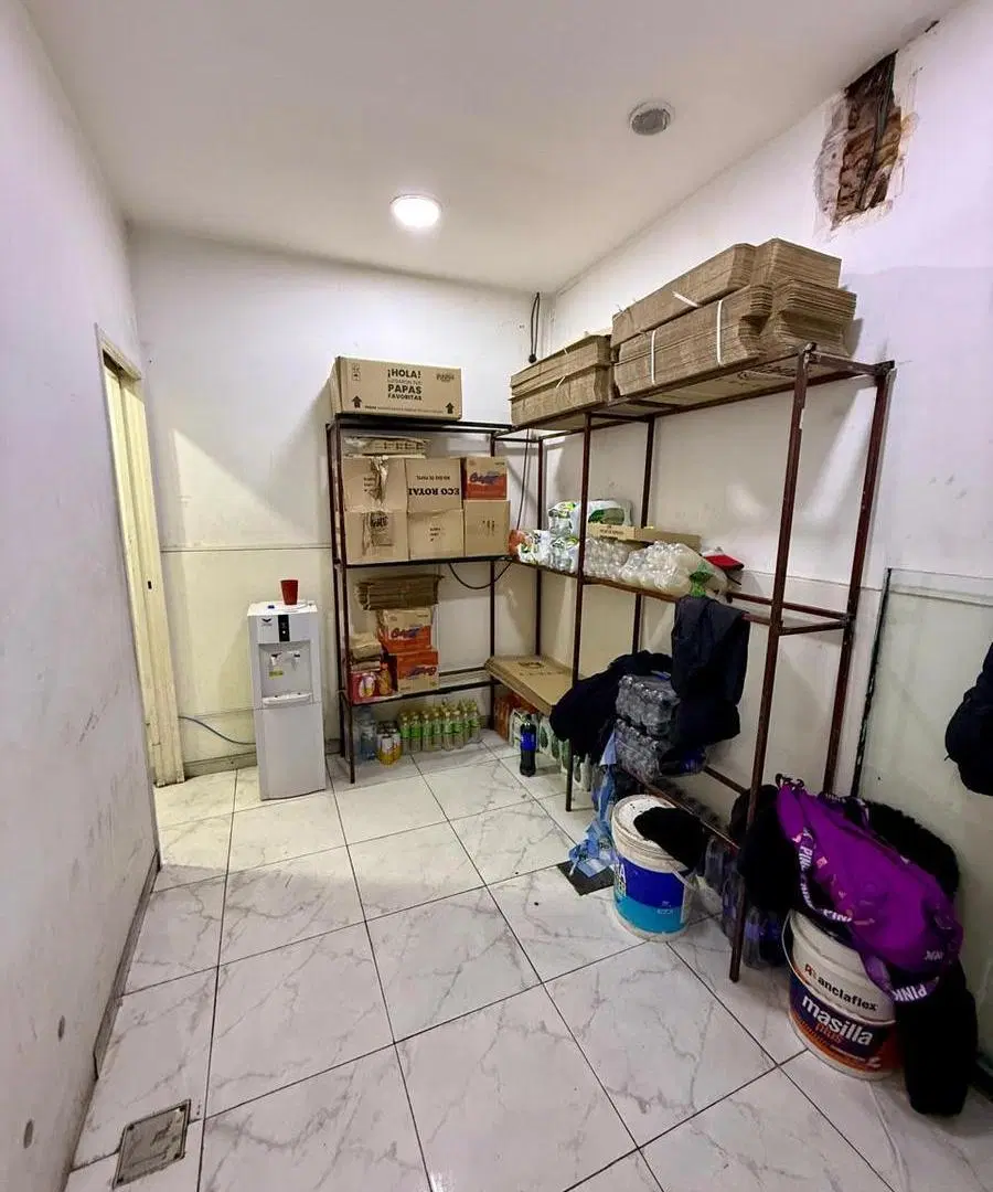 Venta Local en Av Rivadavia y San Pedrito, zona comercial Flores. 5