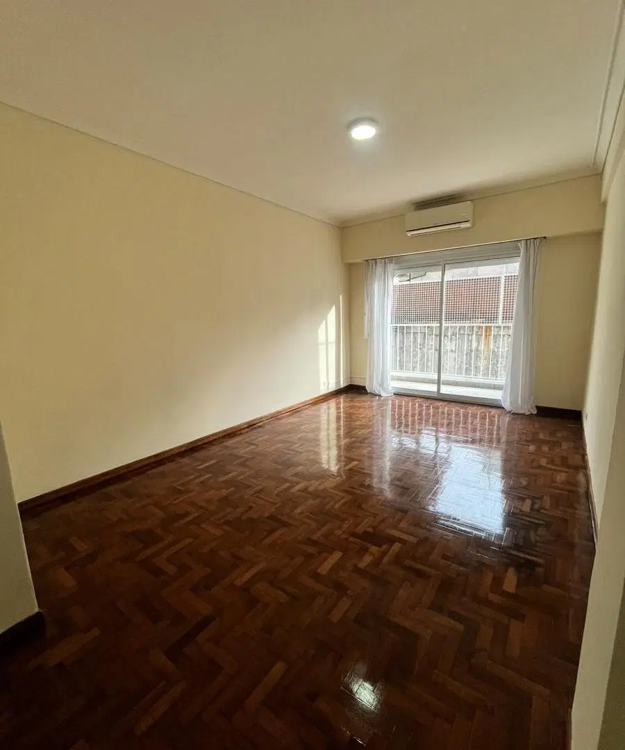 Departamento de 3 ambientes con balcon en el barrio de Flores 2