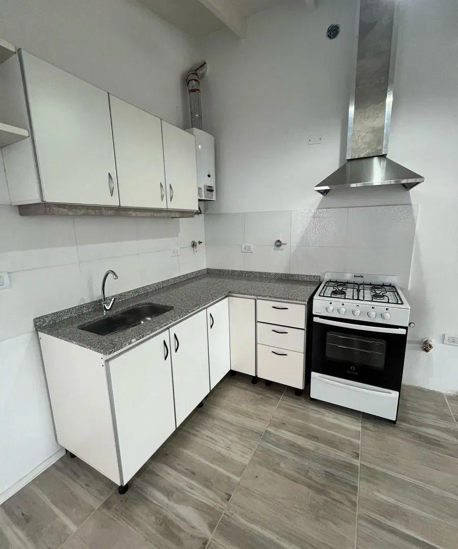PH dos ambientes a estrenar en  Flores 6