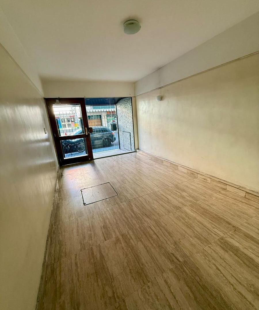 Foto de Venta Departamento tres ambientes al contrafrente en Flores, imagen 2