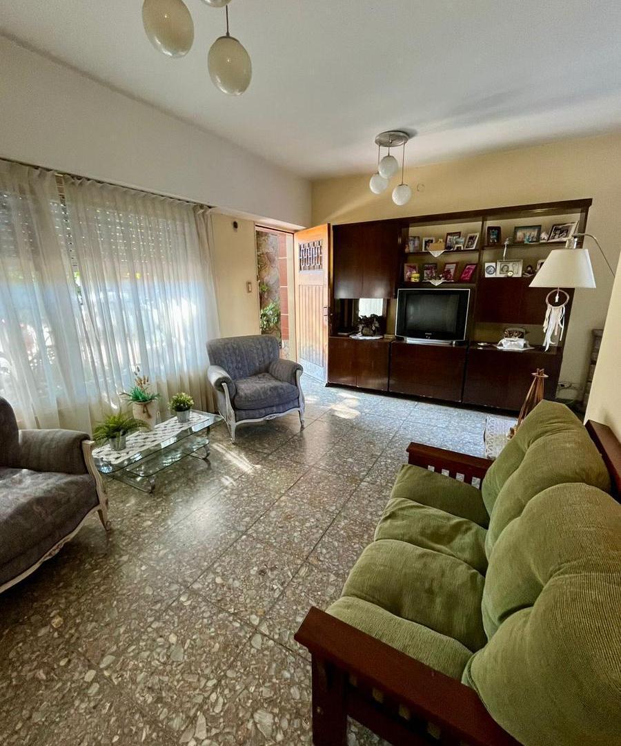 Foto de Venta Casa de 5 ambientes en Flores, imagen 3
