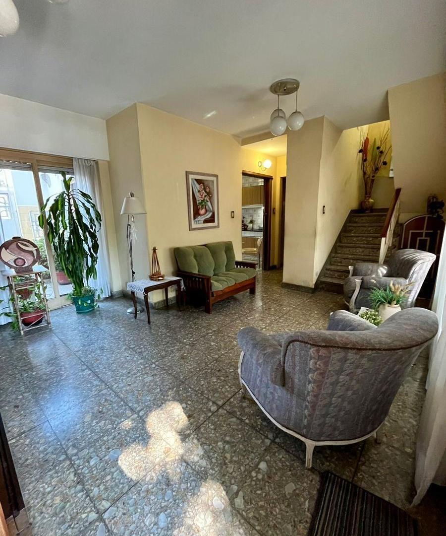 Foto de Venta Casa de 5 ambientes en Flores, imagen 2