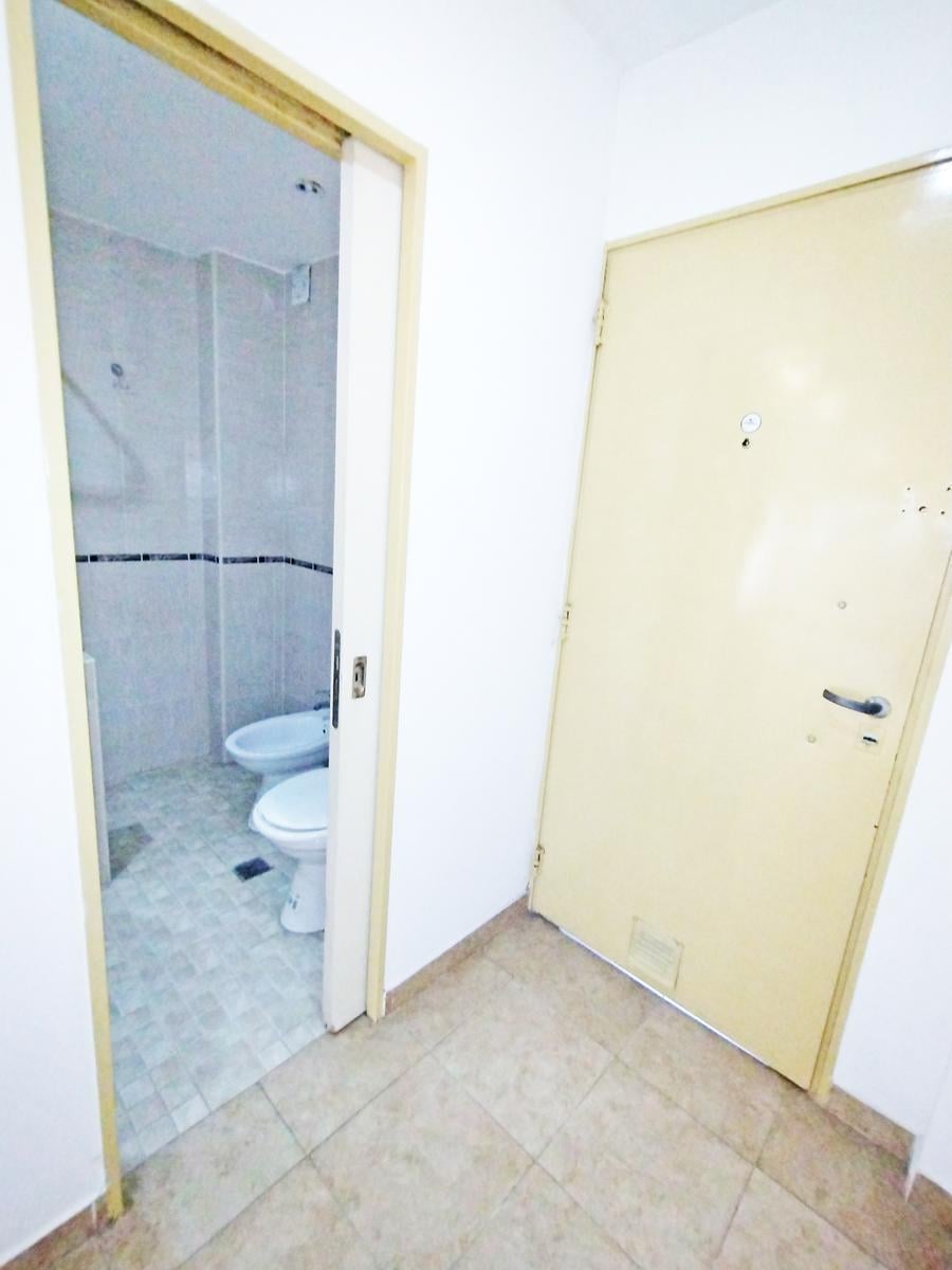 DEPARTAMENTO 1 AMB A METROS AVENIDA DE MAYO.