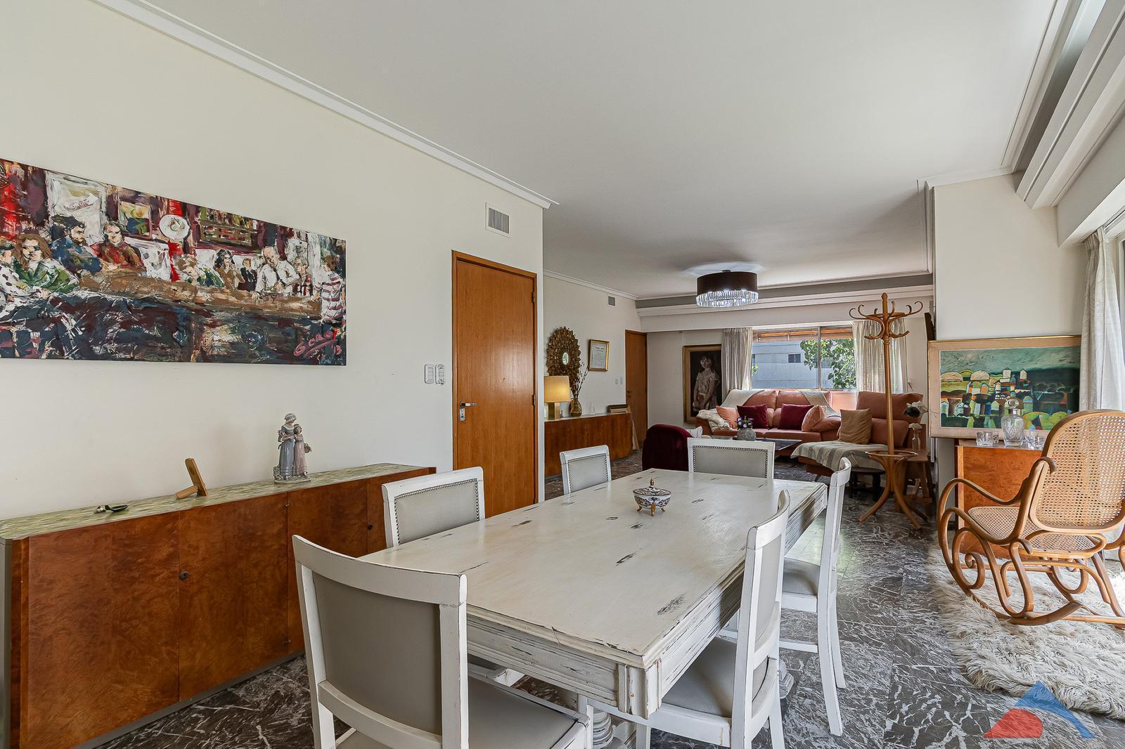 Venta Departamento Piso 5 ambientes con Cochera 2 cuadras estacion