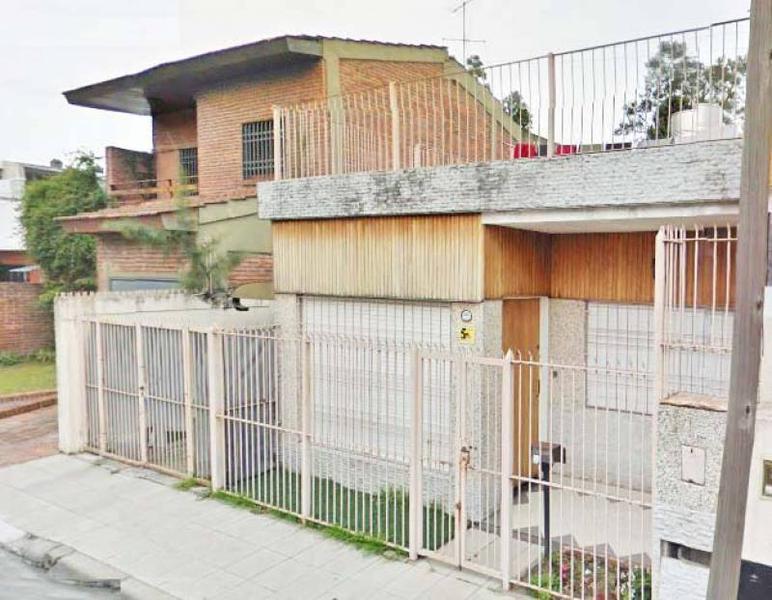 CASA 3AMB CON COCHERA , PATIO Y TERRAZA.