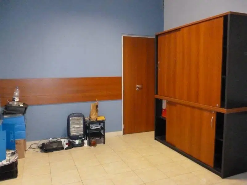 LOCAL / OFICINA MODERNO CON BAÑO A 2 CUADRAS AVENIDA DE MAYO. 2