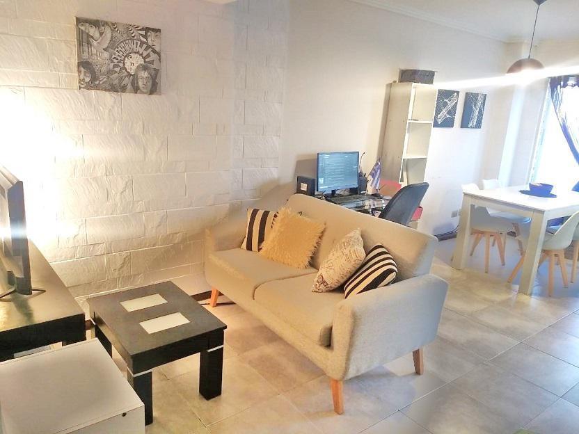 AMPLIO DEPARTAMENTO  2 AMB  A 1 CUADRA DE AV. DE MAYO