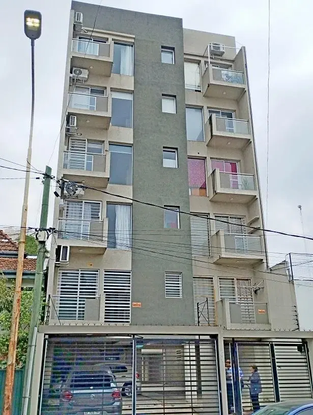 MODERNO DEPTO 2AMB AL FRENTE CON BALCON Y COCHERA A 1 CUADRA DE ESTACION 3