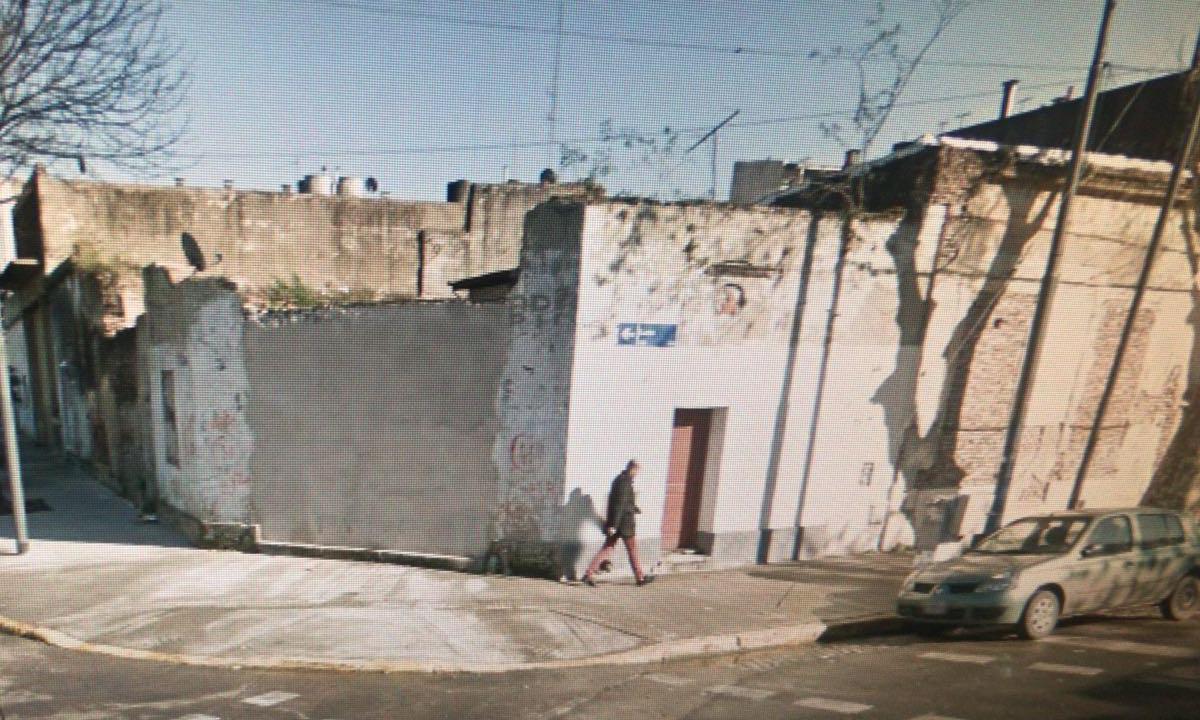 Terreno 157 m2 apto 5 pisos + 2 retiros