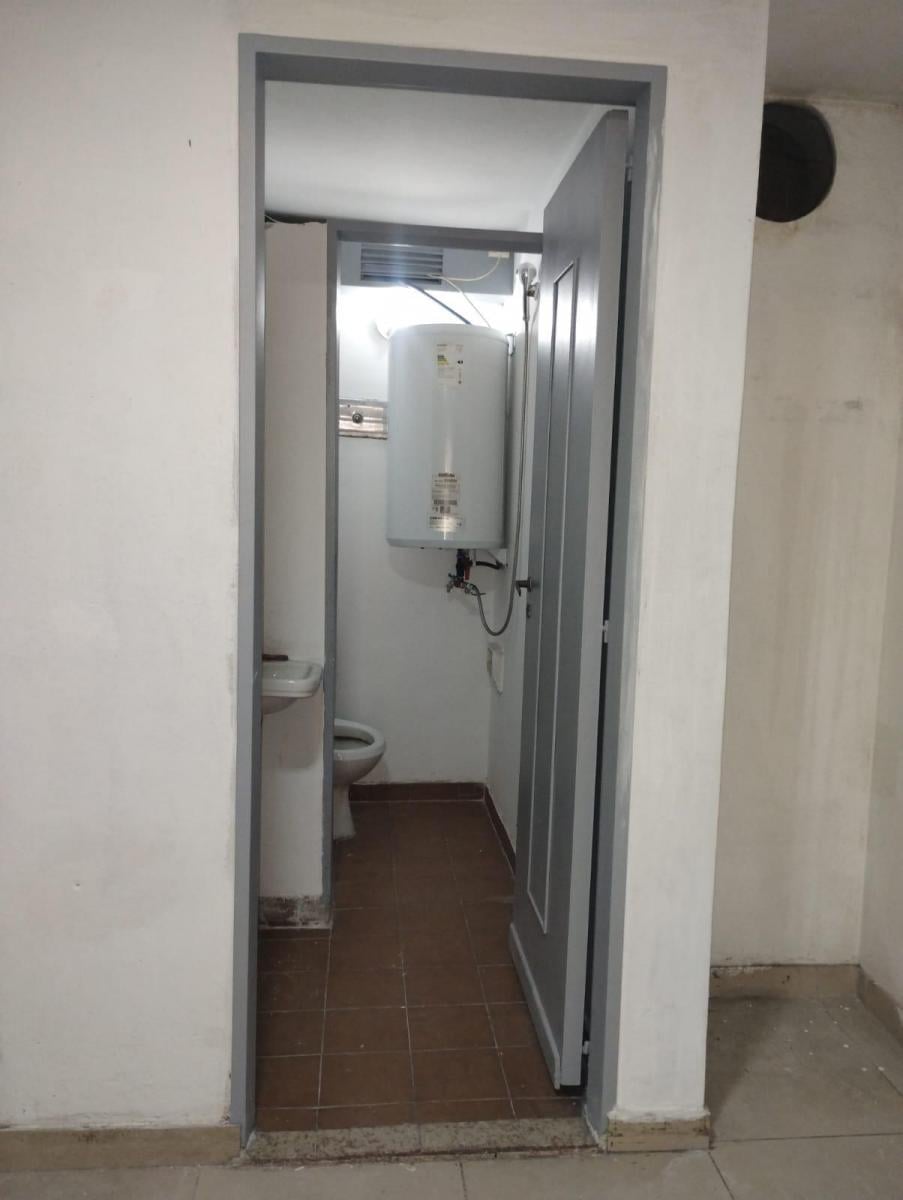 Foto de Local comercial sobre Av. Garay. Mùltiples rubros, imagen 4