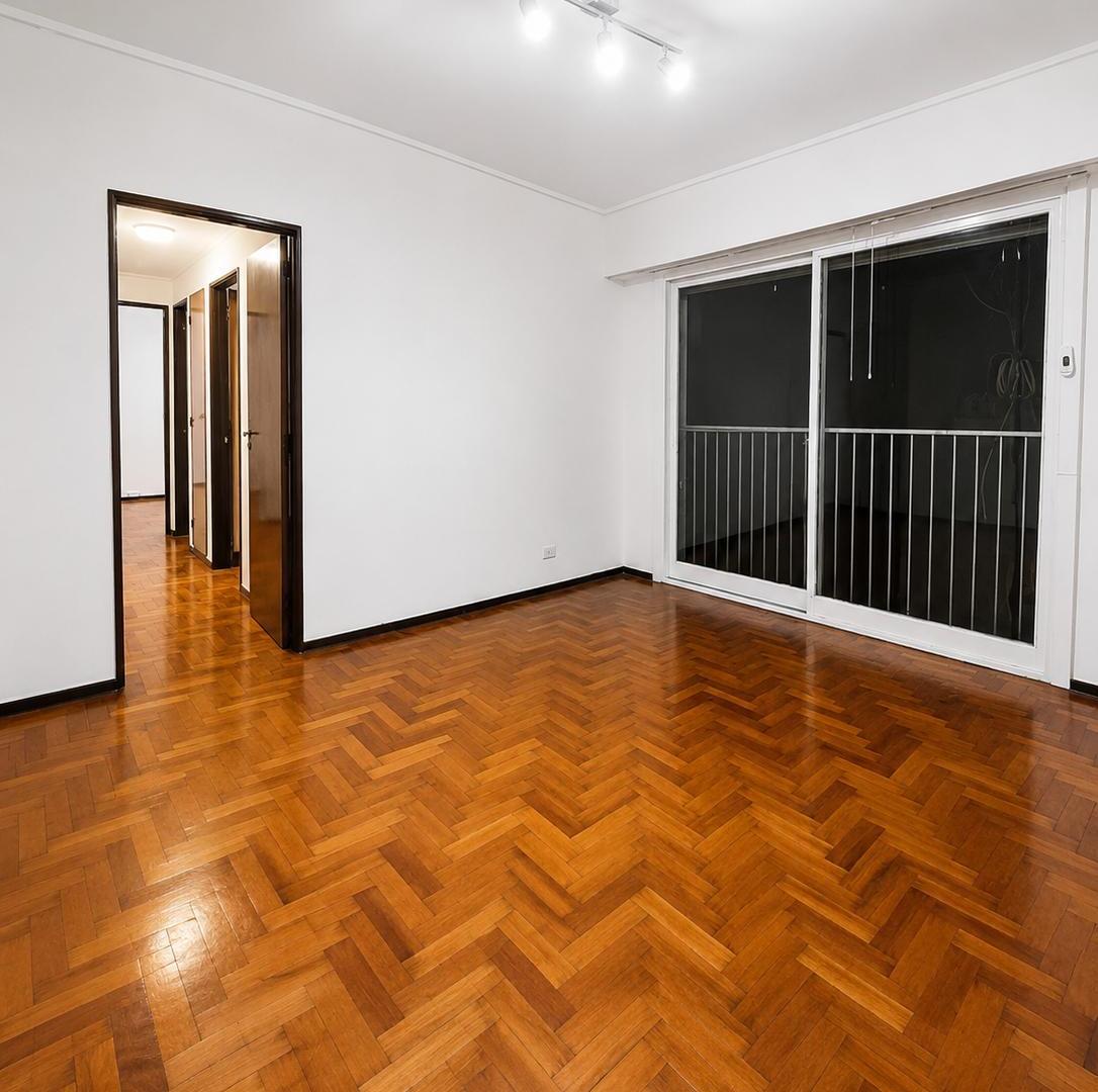 Villa Urquiza: 3 ambientes con balcón francés