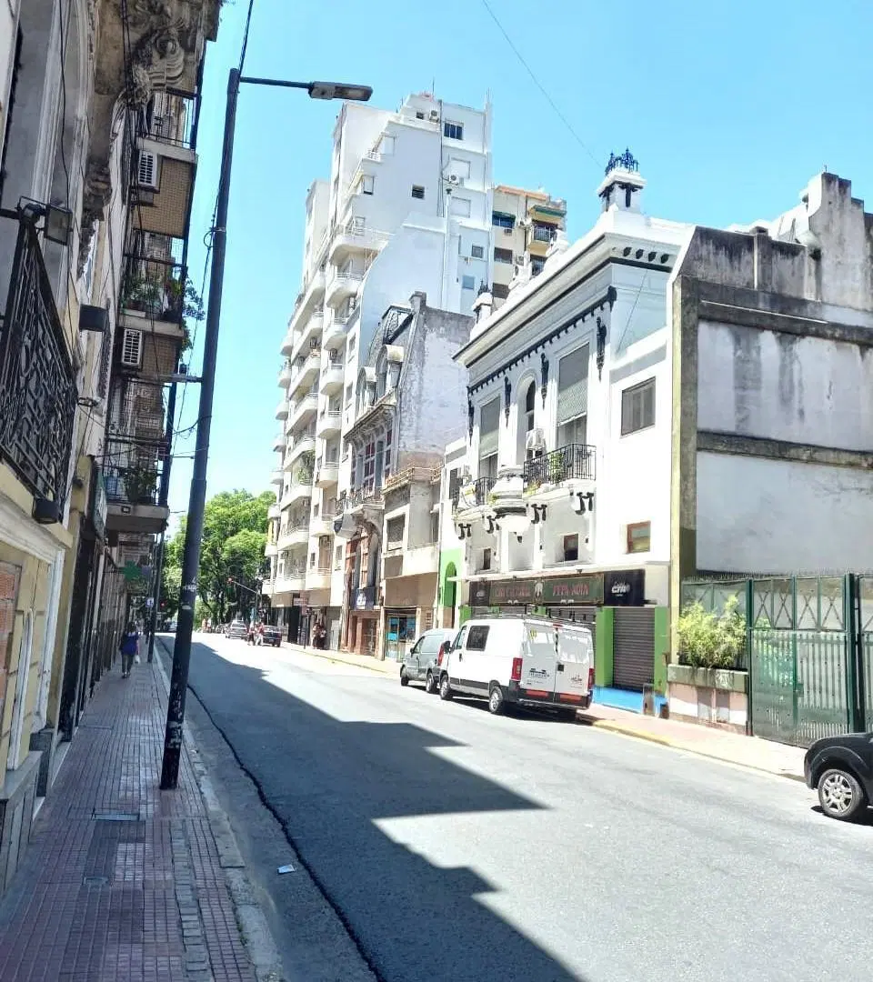 !DOS AMPLIOS LOCALES , VIVIENDA  Y OFICINA, OPORTUNIDAD! 5