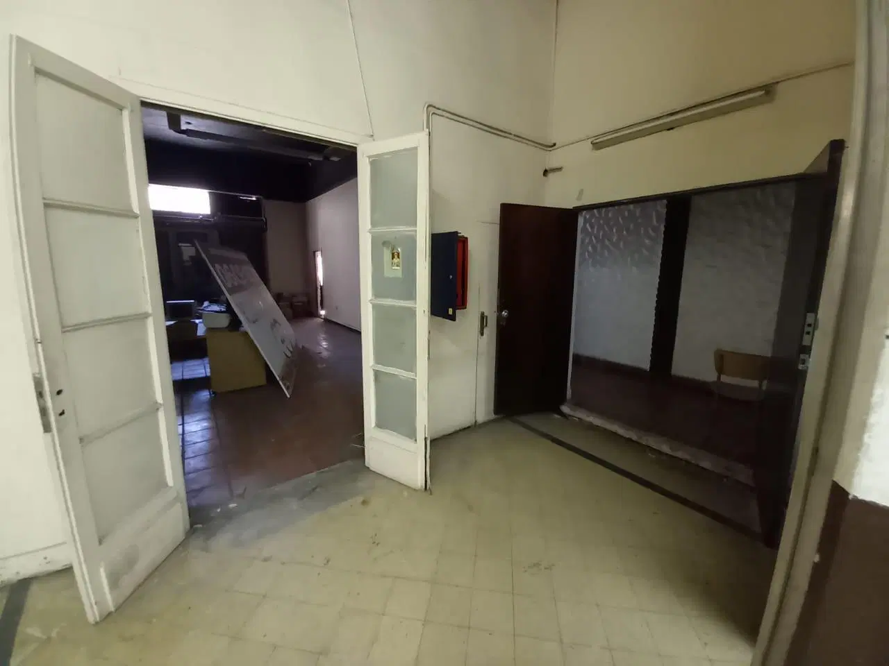 !DOS AMPLIOS LOCALES , VIVIENDA  Y OFICINA, OPORTUNIDAD! 4