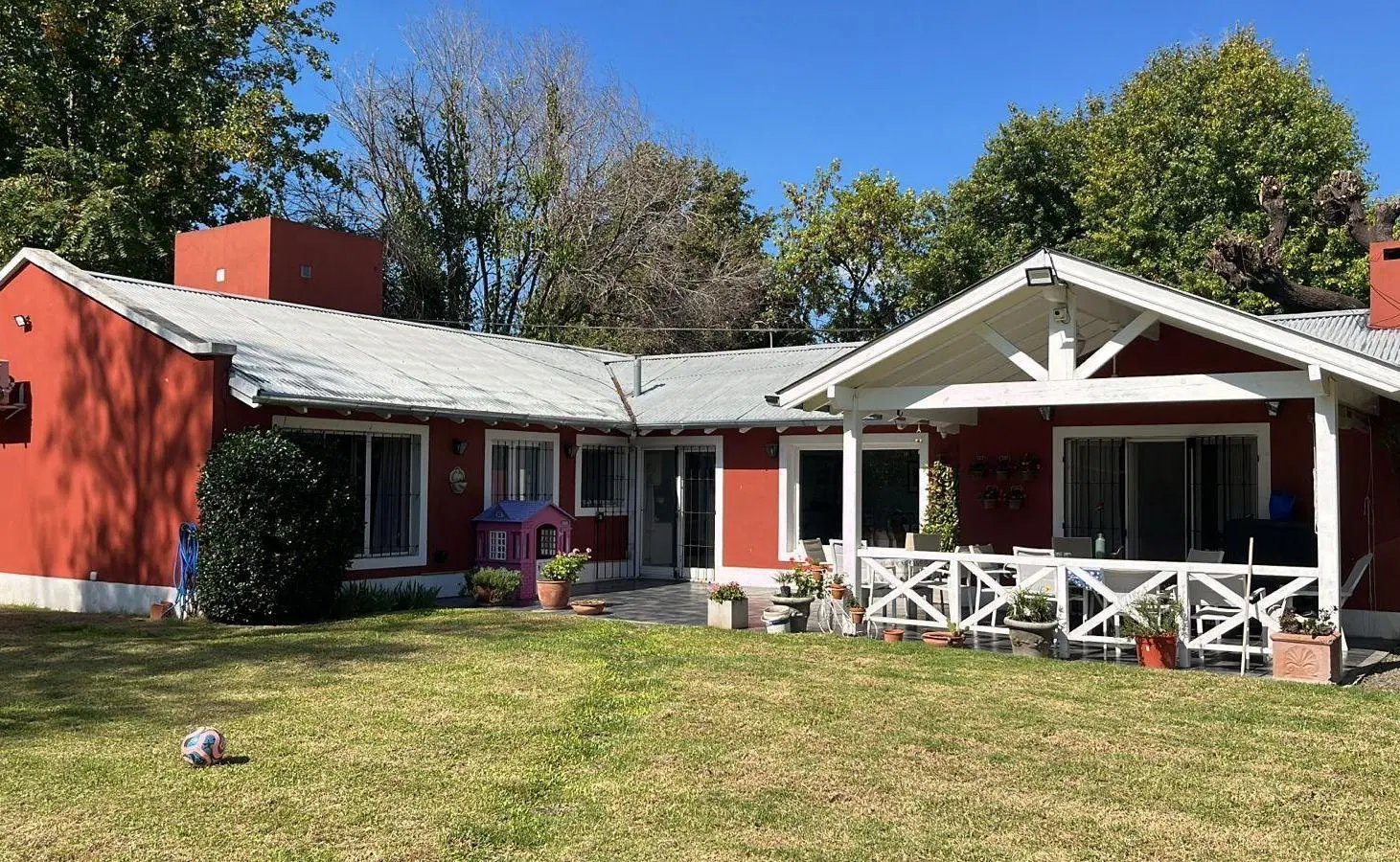 Casa quinta sobre lote de 1.523 m² con piscina 3