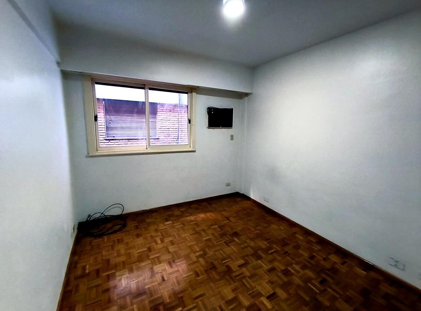 Foto de Departamento 2 ambientes con patio y bauleras en Suipacha 987, imagen 2