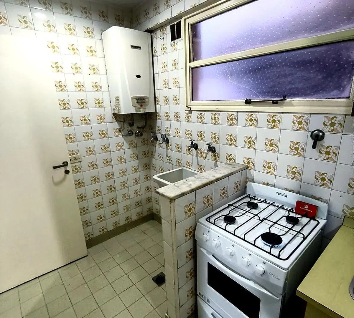Departamento 2 ambientes con patio y bauleras en Suipacha 987 3