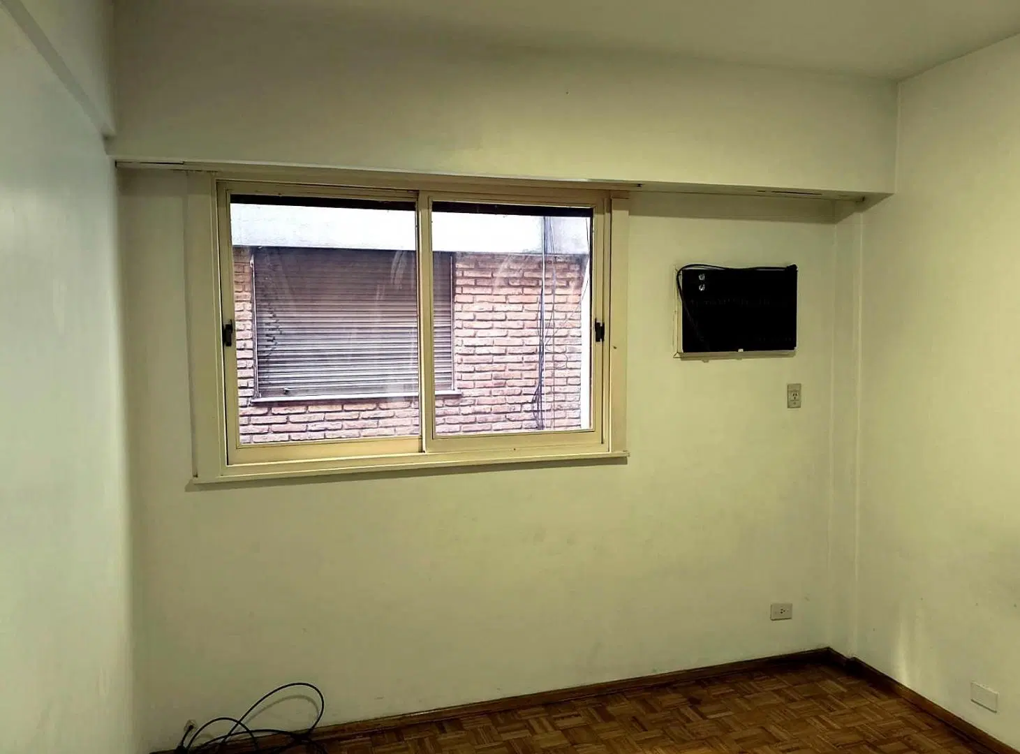 Departamento 2 ambientes con patio y bauleras en Suipacha 987 8