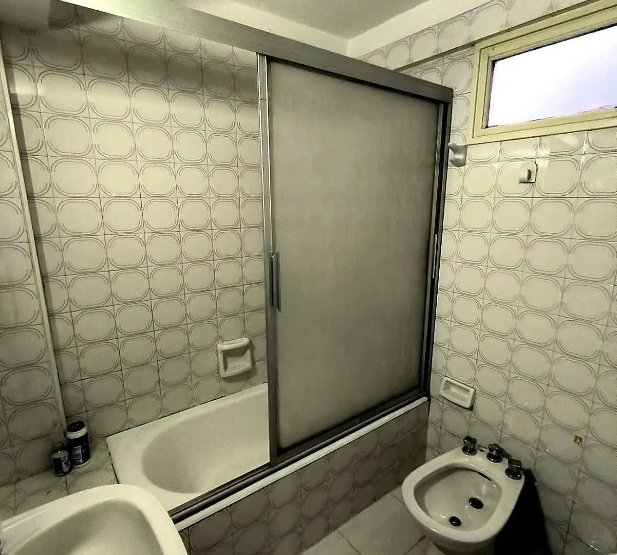 Departamento 2 ambientes con patio y bauleras en Suipacha 987 4