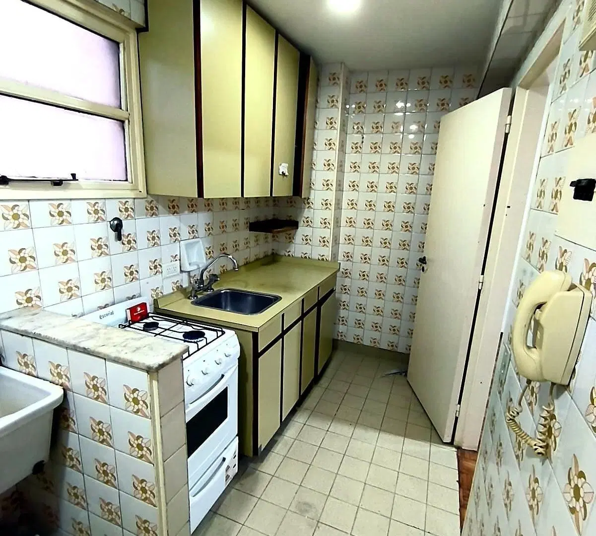 Departamento 2 ambientes con patio y bauleras en Suipacha 987 5