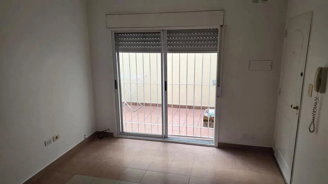 DEPARTAMENTO DOS AMBIENTES CON PATIO 5