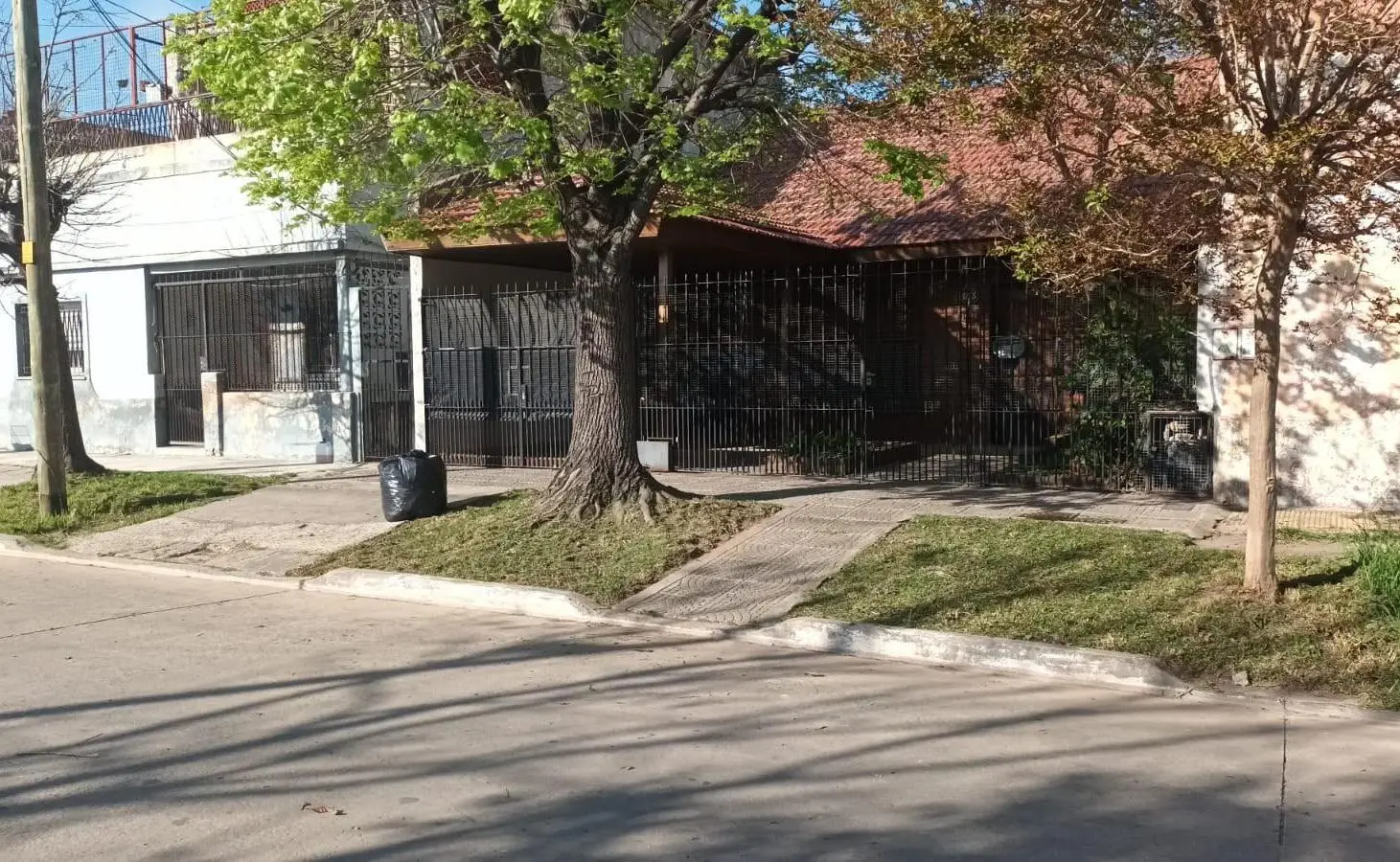 Casa en venta en Lanús, 3 ambientes 2