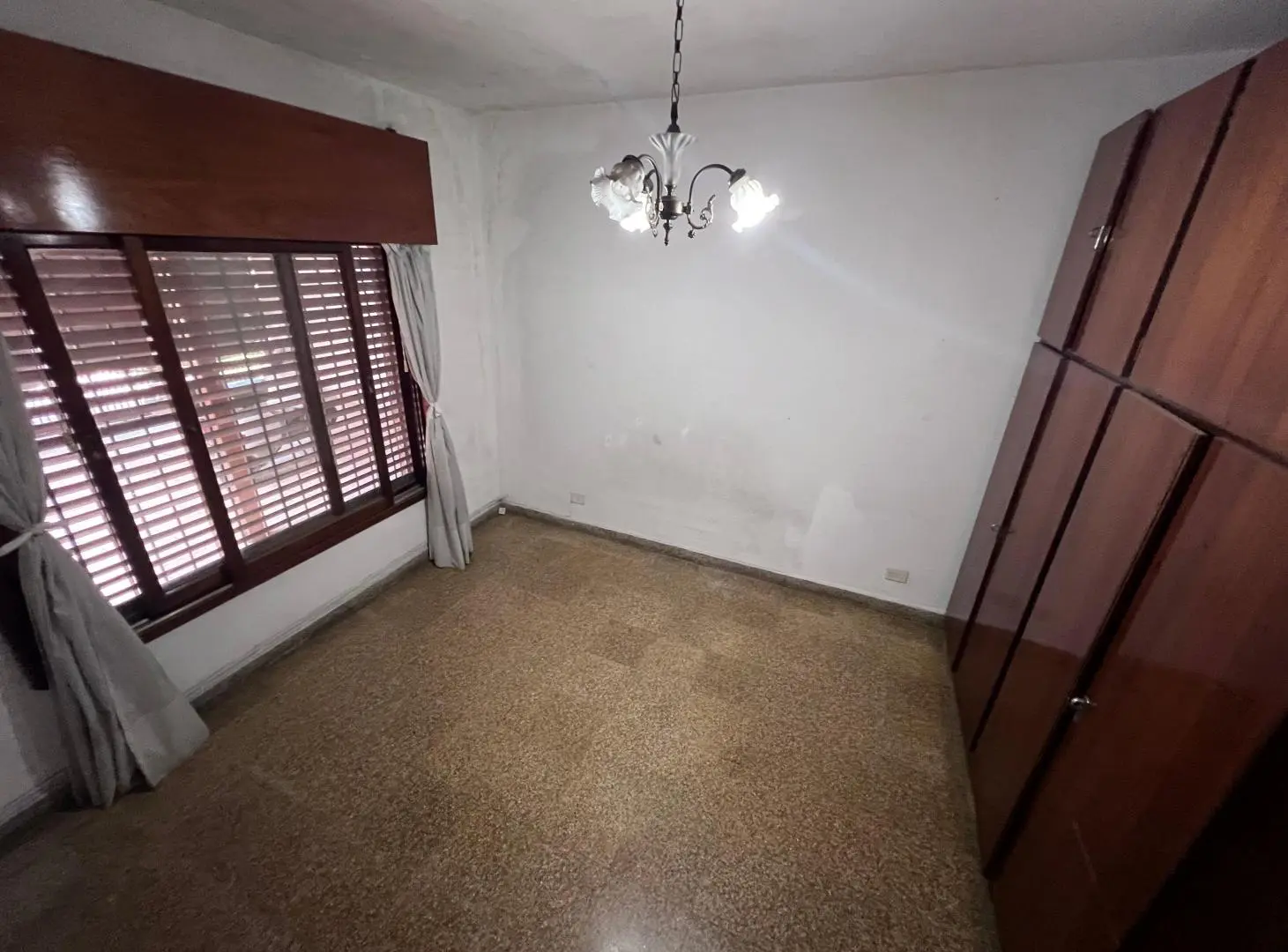 Casa en venta en Lanús, 3 ambientes 5