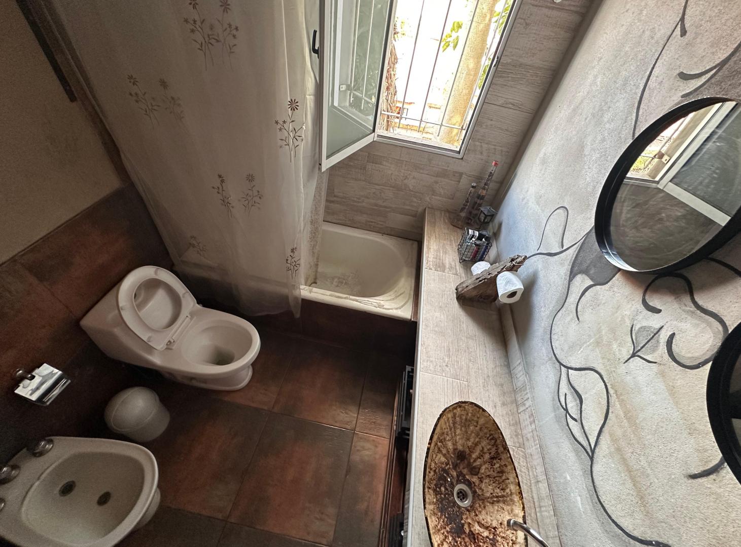 Foto de PH de 110 m² con 2 dormitorios en venta en Lanús Este, imagen 2