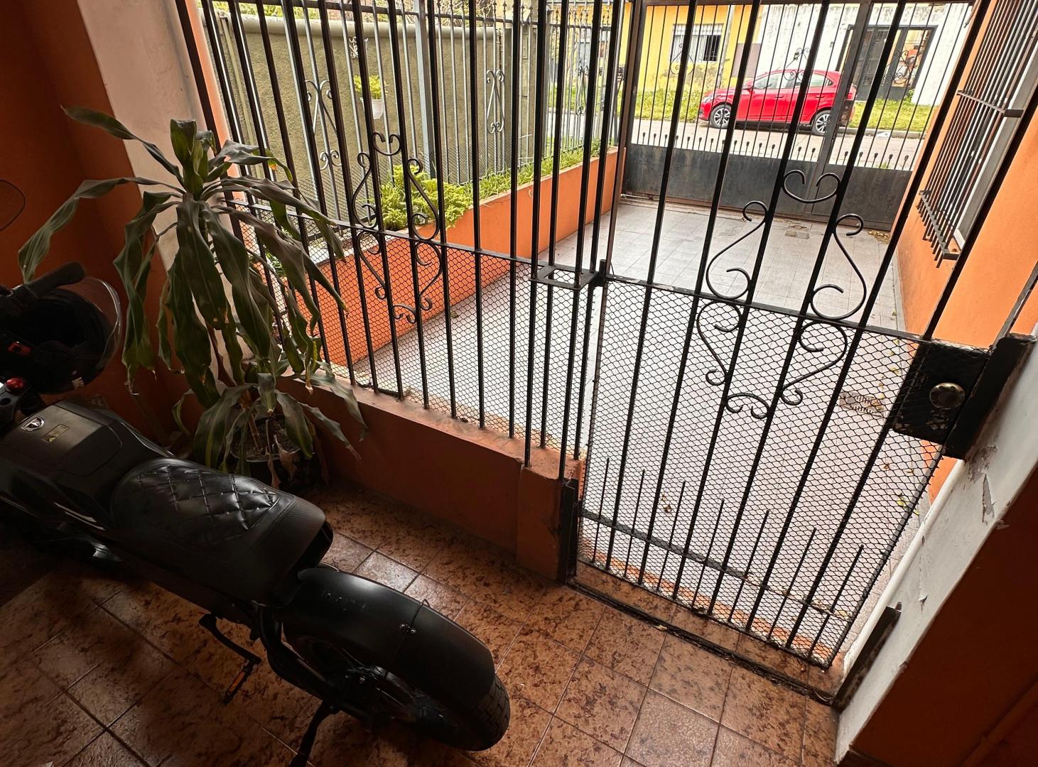 Foto de PH de 117 m² con 4 ambientes en venta en Lanús Este, imagen 3
