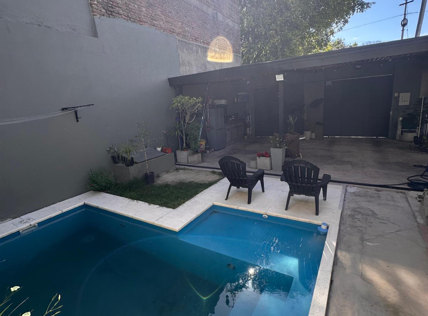 Foto de Casa de 6 ambientes en venta en Lanús Este, imagen 1
