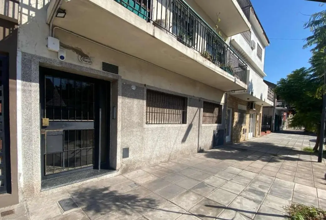 Venta 2 amb APTO. PROF. con patio en Agronomía 3