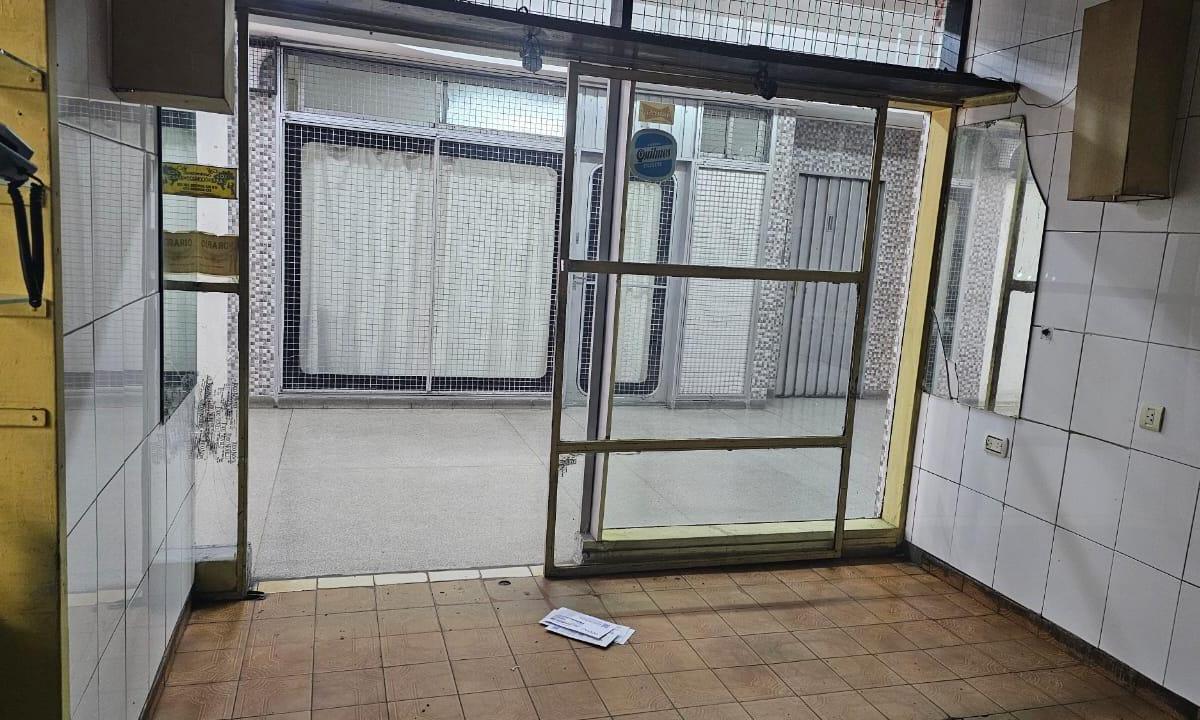 Local Comercial Galería Sobre Av rivadavia 4