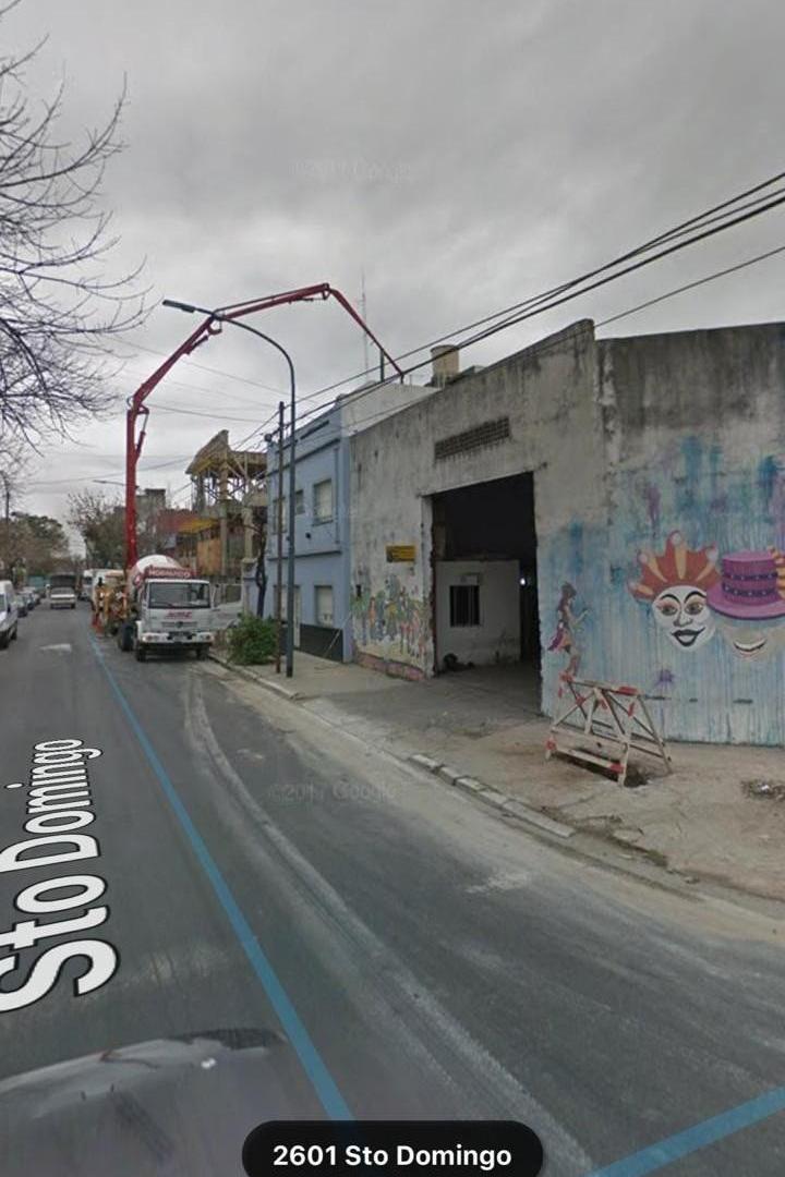 GALPON EN ESQUINA TRIPLE ALTURA 1/2 CDRA PLANTA VTV, DEPOSIT ENTRADA CAMIONES .