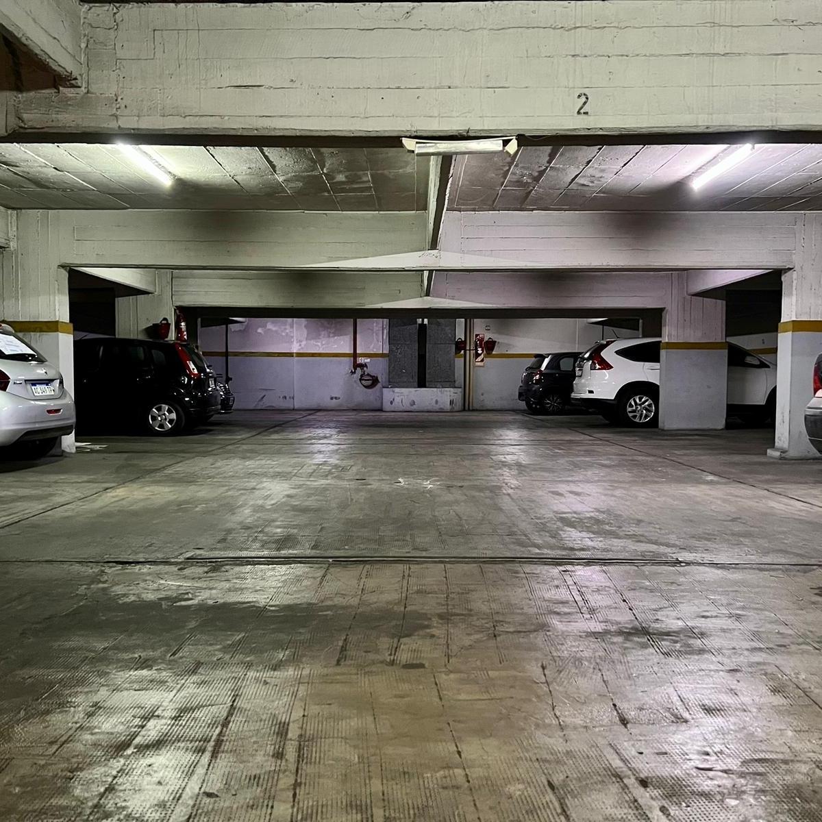 Foto de ESPECTACULAR COCHERA FIJA EN 1ER PISO CON SEGURIDAD BARRIO NORTE, imagen 3