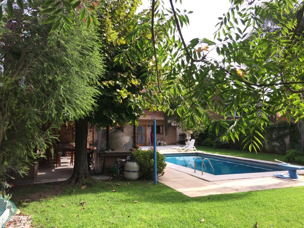 Chalet en venta, cerca del Colegio San Marcos - Lomas de San Isidro
