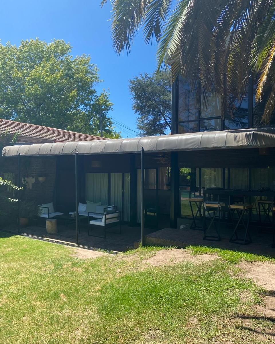 Excelente Lote con Casa a Demoler - Lomas de San Isidro - Zona Jockey 1